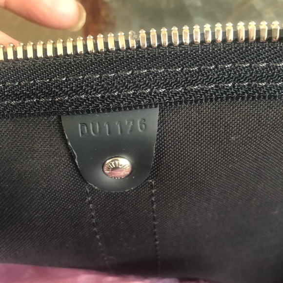 Louis Vuitton travel bag limited addition - Picture 10 of 16